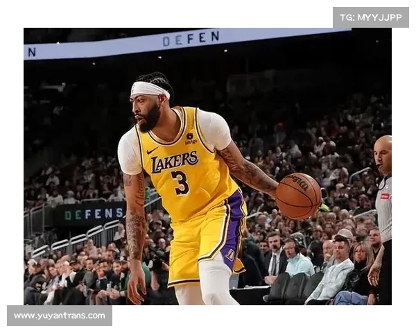 AJ-格林底角持球撤步,三分出手命中追至5分